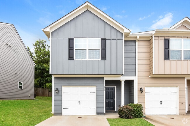 Building Photo - 402 Highwood Ln