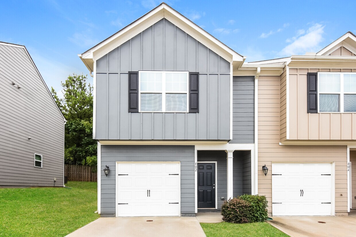 Foto principal - 402 Highwood Ln