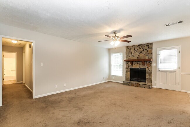 Building Photo - 3568 Fernbrook Dr