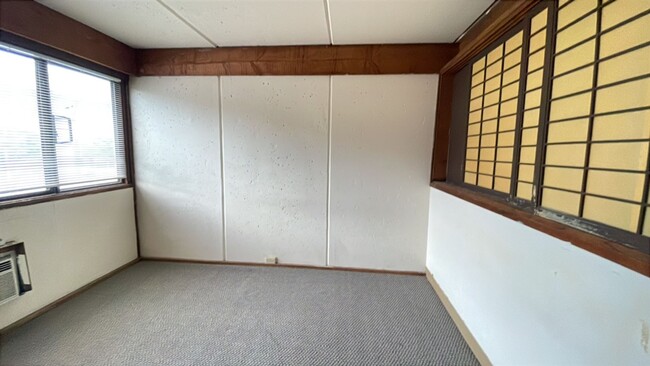 Building Photo - $2,000, 2BR/1.5BA/1PKG