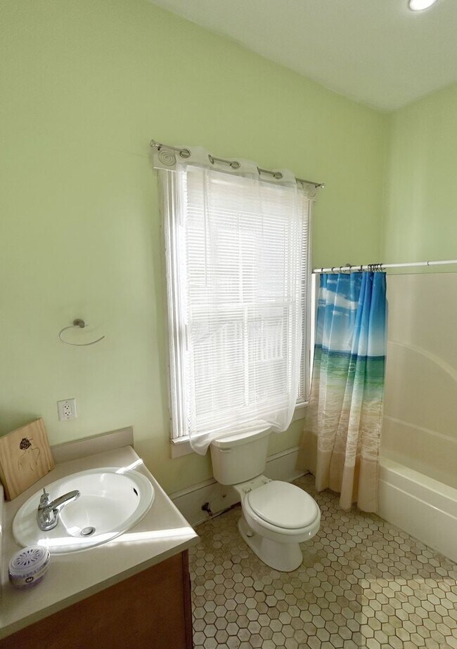 Building Photo - Available Now! MOVE IN READY!   ?? ?? ??! ...
