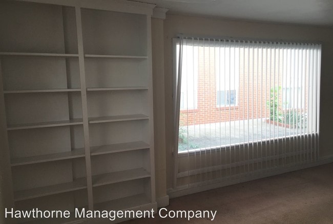 Interior Photo - 100-104 E Stewart Rd