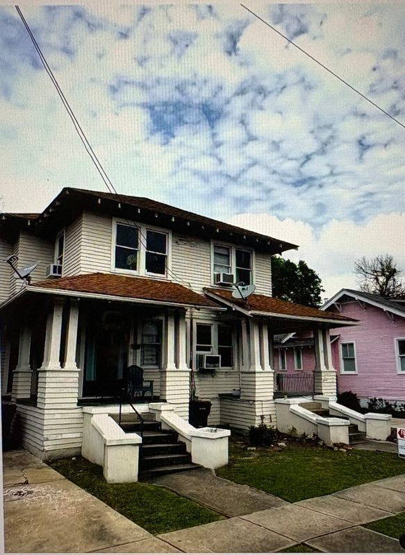 Primary Photo - 2010 Broadway St