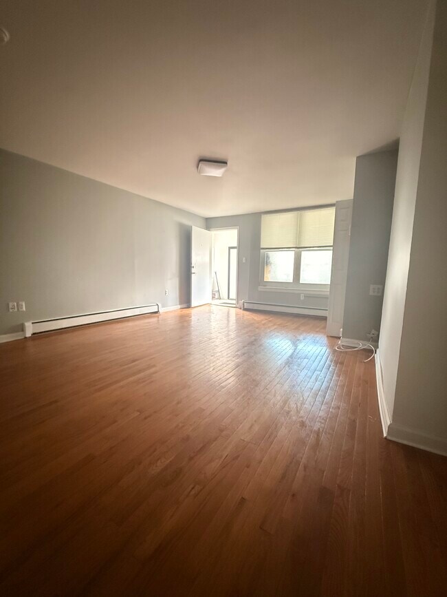 Building Photo - 822 Wynnewood Rd