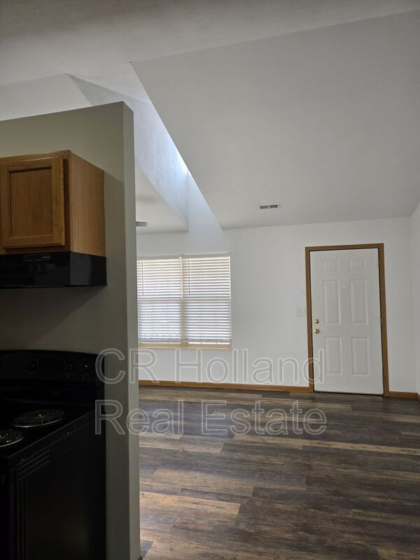 Foto del edificio - 1690 Shadow Ridge Ct