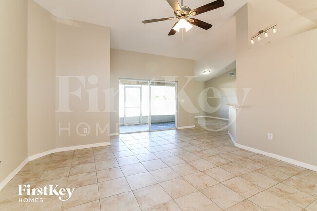 Foto del edificio - 368 Cloverdale Rd