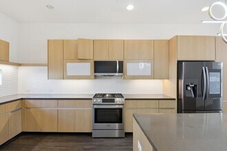 Building Photo - 5519 Paraiso Pl