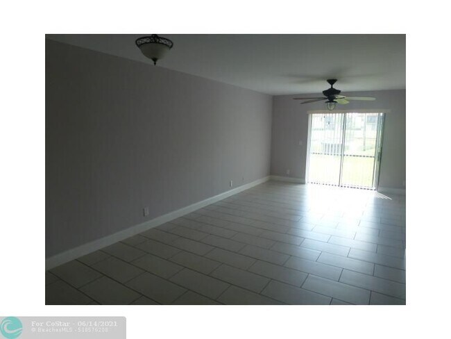 Building Photo - 21895 Lake Forest Cir