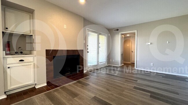 Foto del edificio - 5913 Lake Hubbard Pkwy