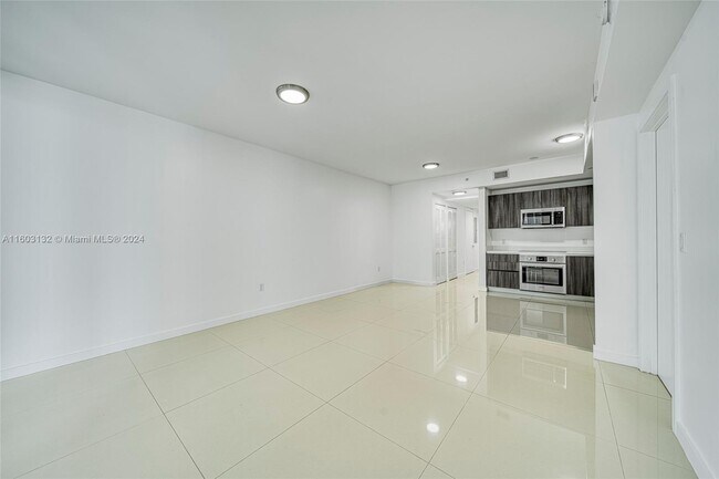Foto del edificio - 488 NE 18th St