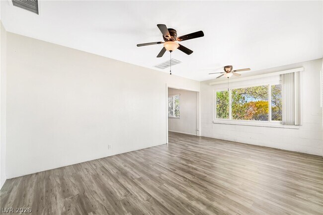 Foto del edificio - 107 Joshua St