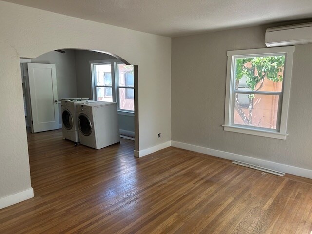 Primary Photo - 910 35th St