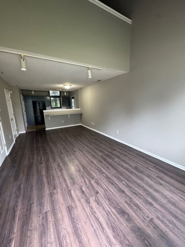 Foto del edificio - 1324 Lofton Way