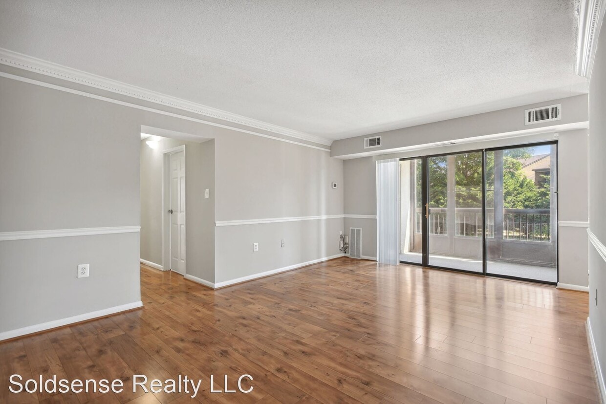 Primary Photo - 2 br, 1.5 bath House - 609 Center Street #104