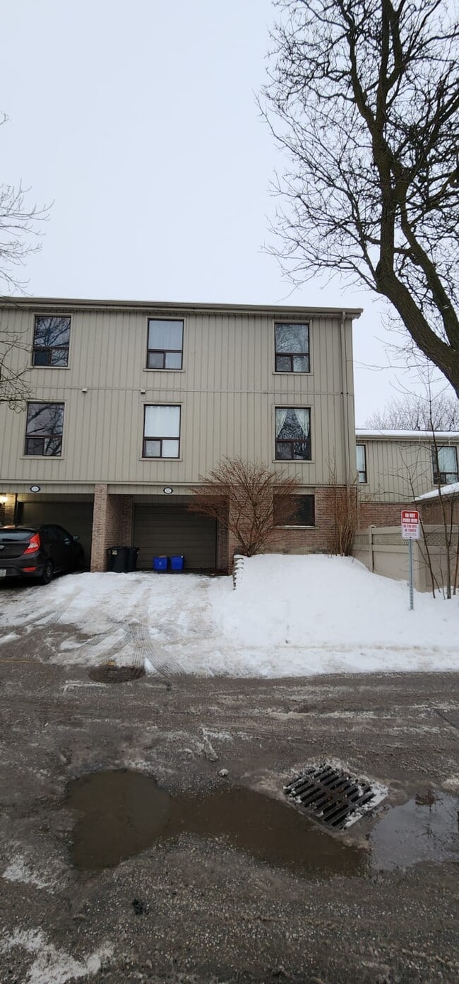 Building Photo - 157 Janefield Ave