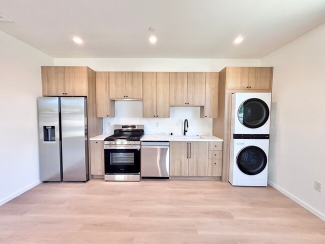 Building Photo - 17852 Saticoy St