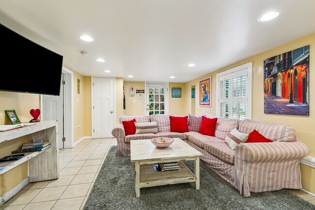 Foto del edificio - 3BD/3BA Unit on Corner Lot in Treme