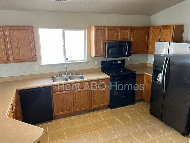 Building Photo - 3 Bed, 2 Bath Family Home in SW Albuquerque
