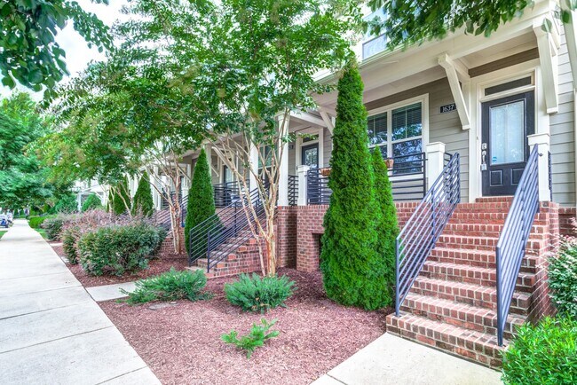 Foto del edificio - Townhome minutes from Lenovo Center: Available September 10th