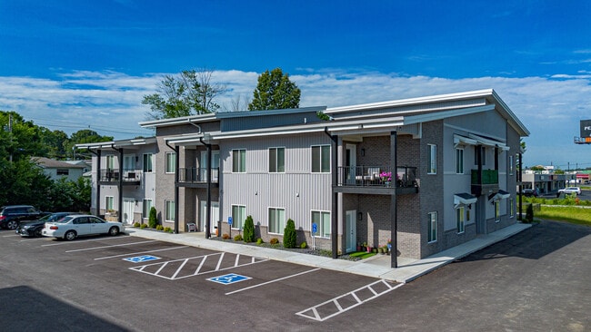 Building Photo - Oaks Place