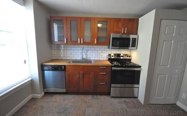 Foto del edificio - 452 W 3rd Ave