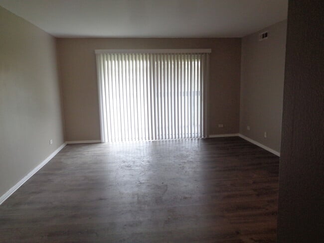 Building Photo - 16W585 Mockingbird Ln