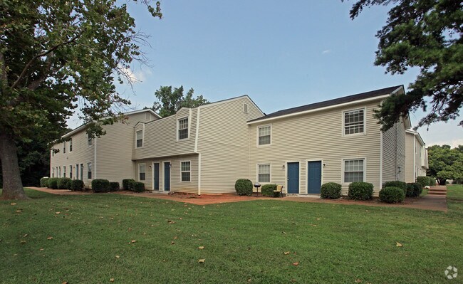 Charlotte 360 Apartments and Townhomes Apartments