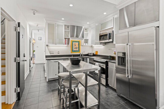 Foto del edificio - 1829 5th St NW