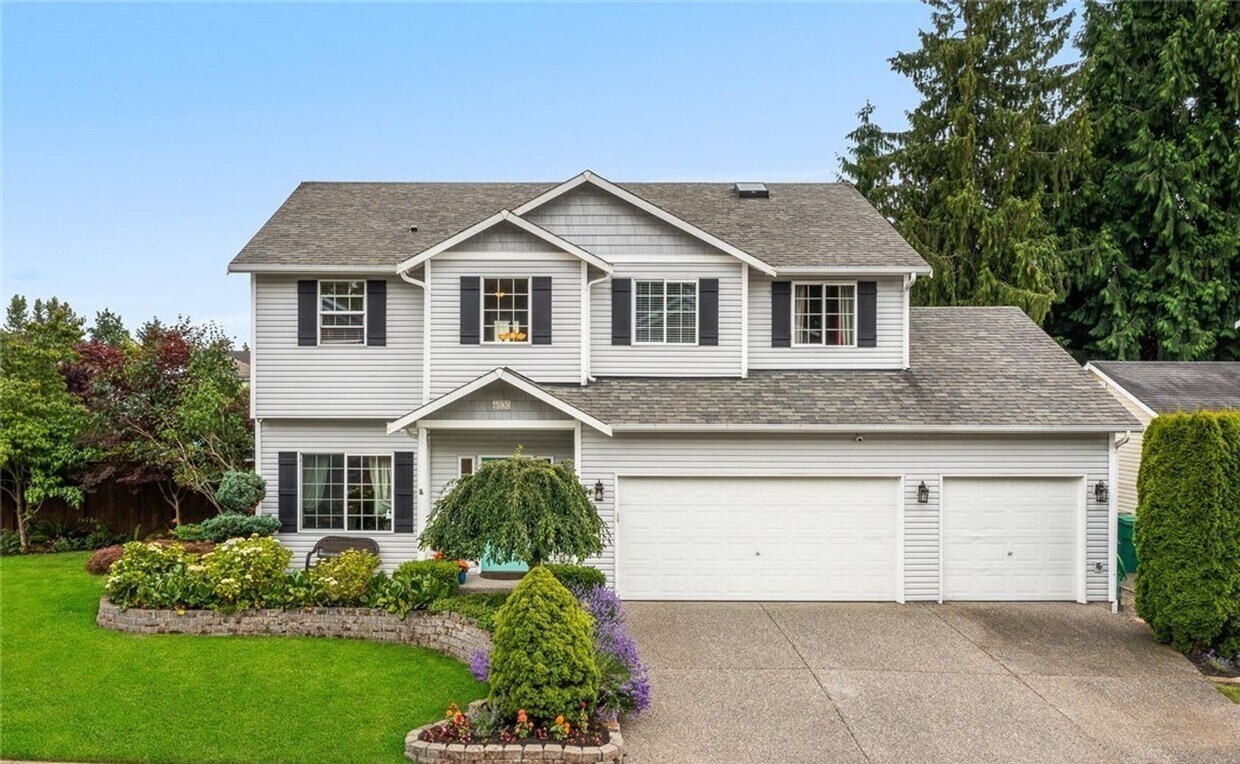 Primary Photo - A Gorgeous Home with 4 Bed and 2.5 Bath