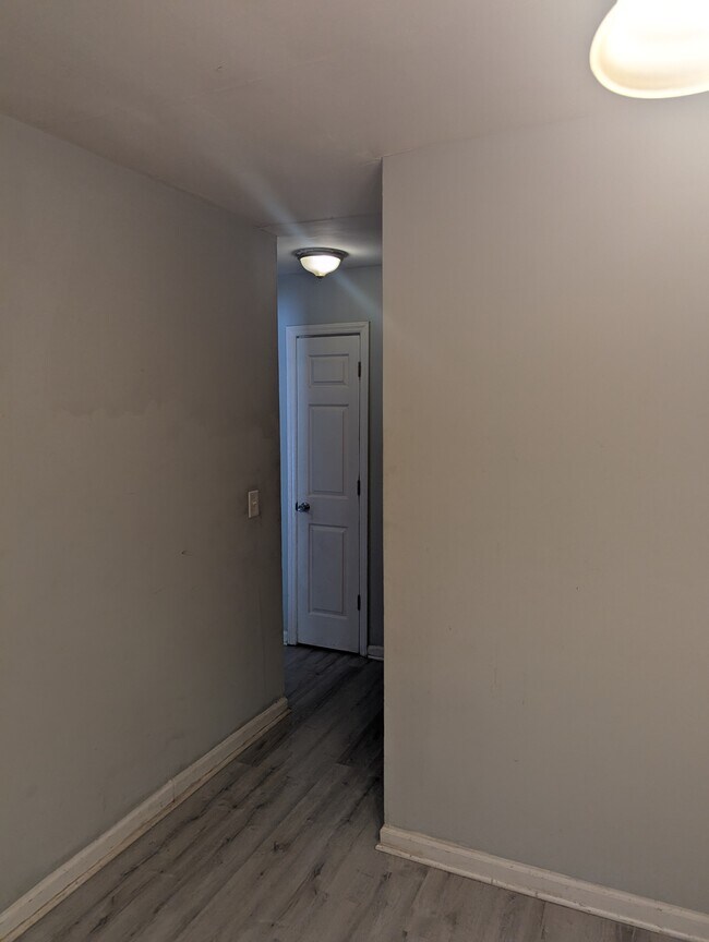 Building Photo - 911 Riviera Dr