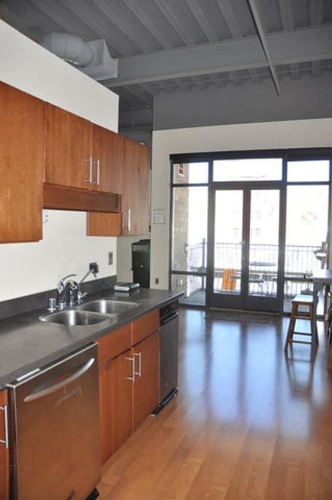 Building Photo - Gold Street Condo 4th Floor 2/bd 2/ba