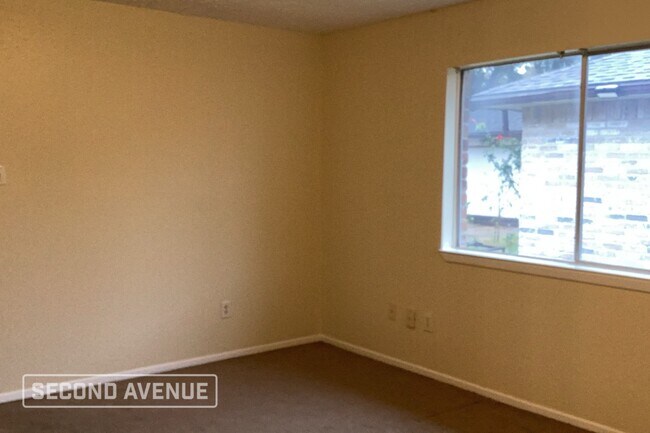 Foto del edificio - 16339 Maplemont Dr