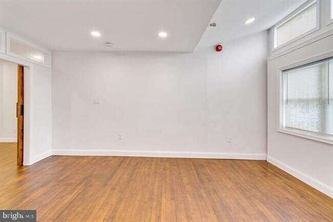 Foto del edificio - 3876 Lancaster Ave