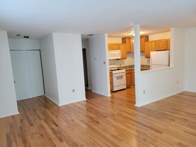 Building Photo - 16 S Indian Valley Ct