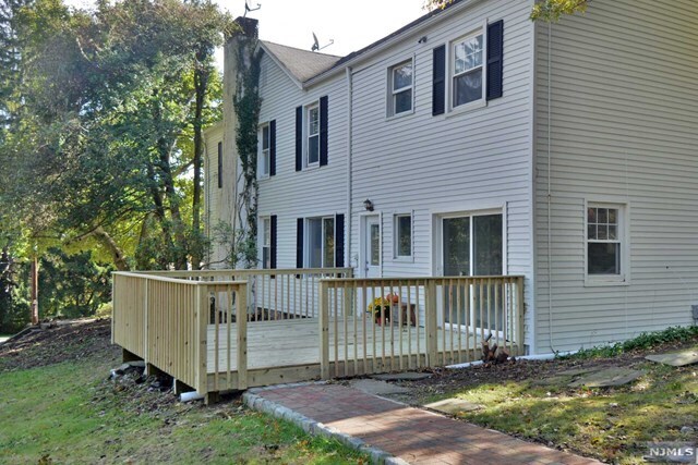 Building Photo - 489 W Saddle River Rd