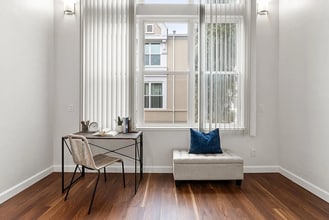 Building Photo - 346 Dunsmuir Terrace