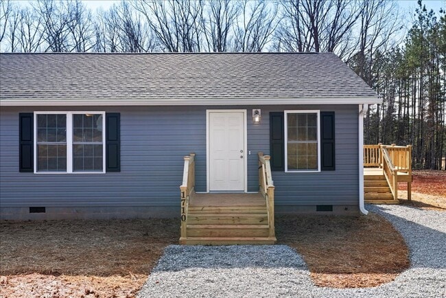 Building Photo - The Home You’ve Been Searching For! *Utili...