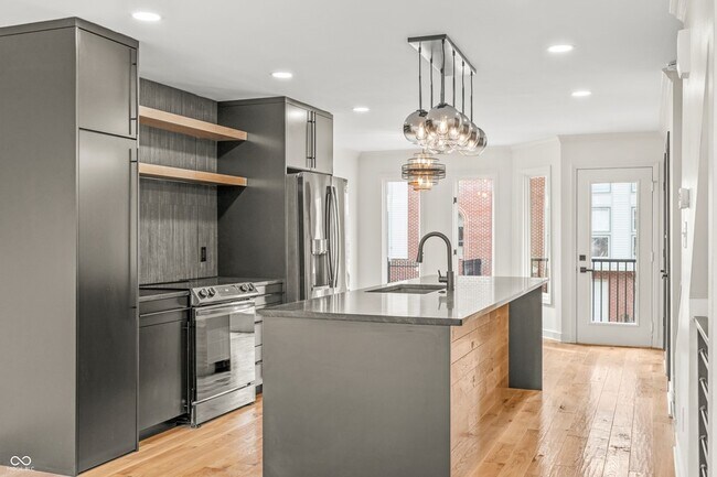 Building Photo - 512 Lockerbie Circle N