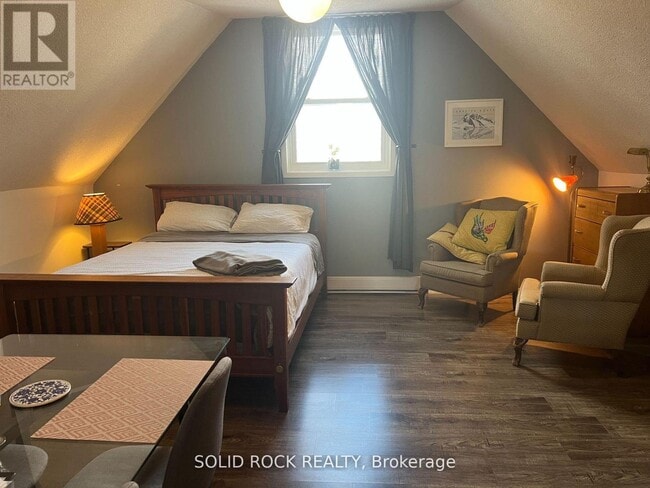 Building Photo - 71 King St E