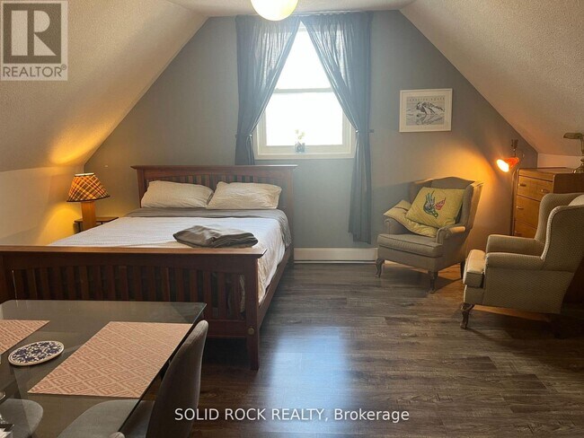 Photo du bâtiment - 71 King St E