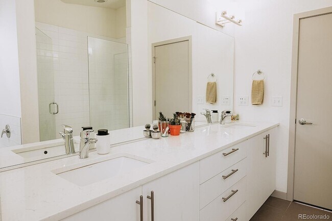 Foto del edificio - 5760 W 39th Pl