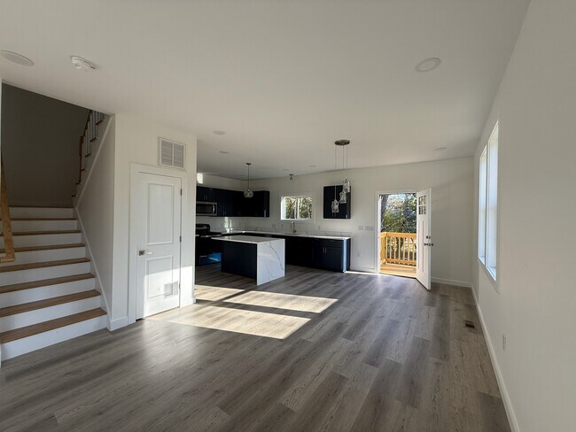 Foto del edificio - 631 Morreene Rd