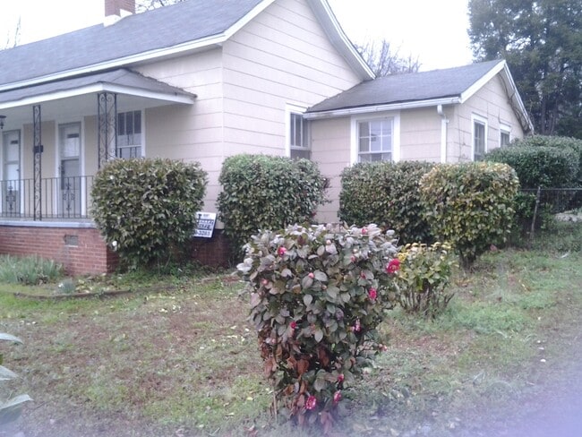 Building Photo - Charming 3-Bedroom, 1 Bathroom Ranch ***RE...
