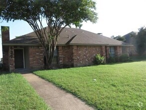 Building Photo - 437 Warbler Dr