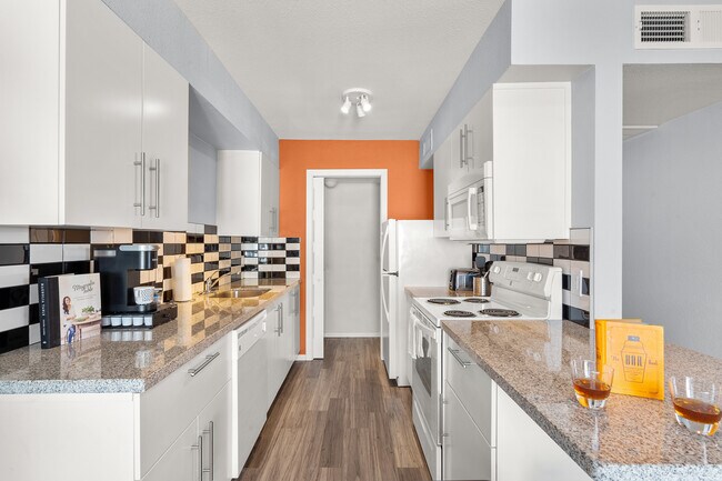Cocina de 1 habitación - Villas on 4th