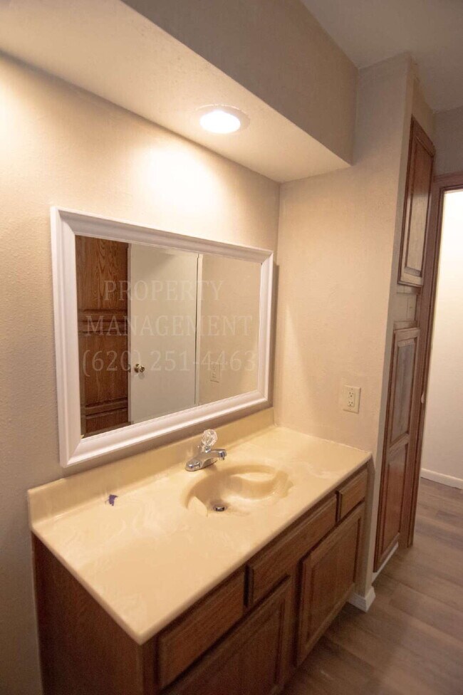 Foto del edificio - 2-Bedroom Duplex