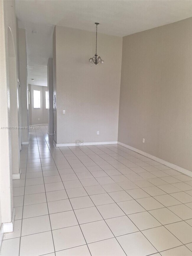 Foto del edificio - 2925 SE 16th Ave