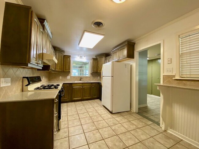 Foto del edificio - 3 Bedroom 2 Bath Home in Broadmoor!