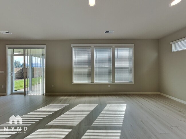 Foto del edificio - 8743 N 1st St