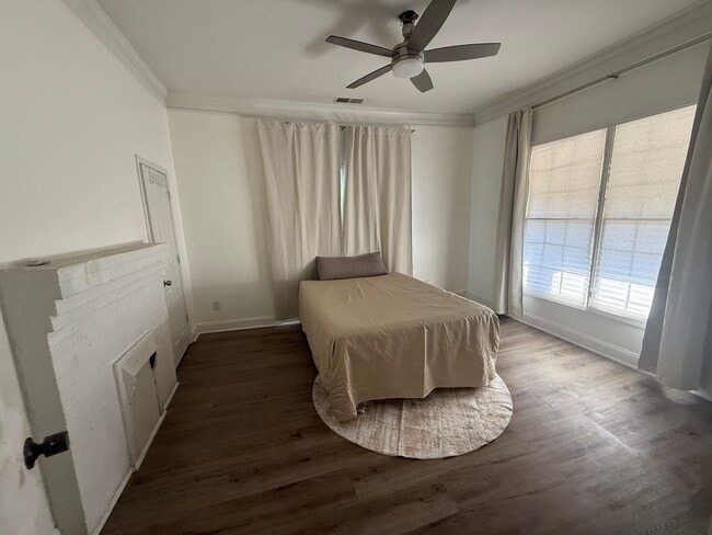 Foto del edificio - 876 McDaniel St SW